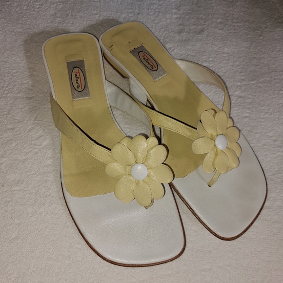 TALBOTS YELLOW DAISY SLIP ON SLIDES - Picture 1 of 10